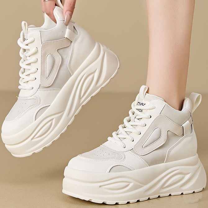 ハイカット厚底の白靴内にハイカットカジュアルシューズを追加女性の新モデルの100足婦人靴秋冬用板靴
