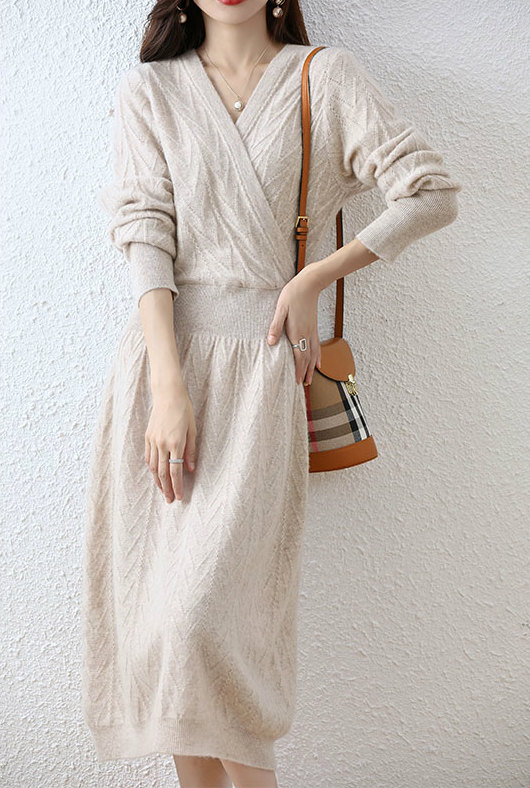 長袖 秋 冬 ミモレ丈 50代 ニットワンピース 厚手 美人 膝下 大きいサイズ ロングワンピース レディース ブラック 30代 大人かわいい ベージュ ワンピース オフホワイト 40代ニットワンピ
