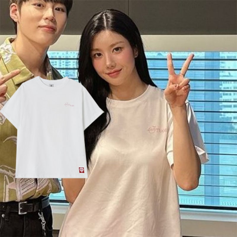 [KWON EUN BI 着用!] BIG CRAYON RIBBON BASIC FIT T SHIRT (2COLORS)