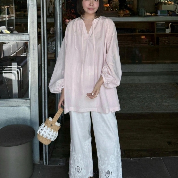 トップス シャツ 長袖 ボリューム袖 Vネック プルオーバー ミディアム丈 薄手 かわいい 大人可愛い きれいめ シンプル 上品 おしゃれ かっこいい カジュアル こなれ感 個性的 主役級 存在感 9,161円