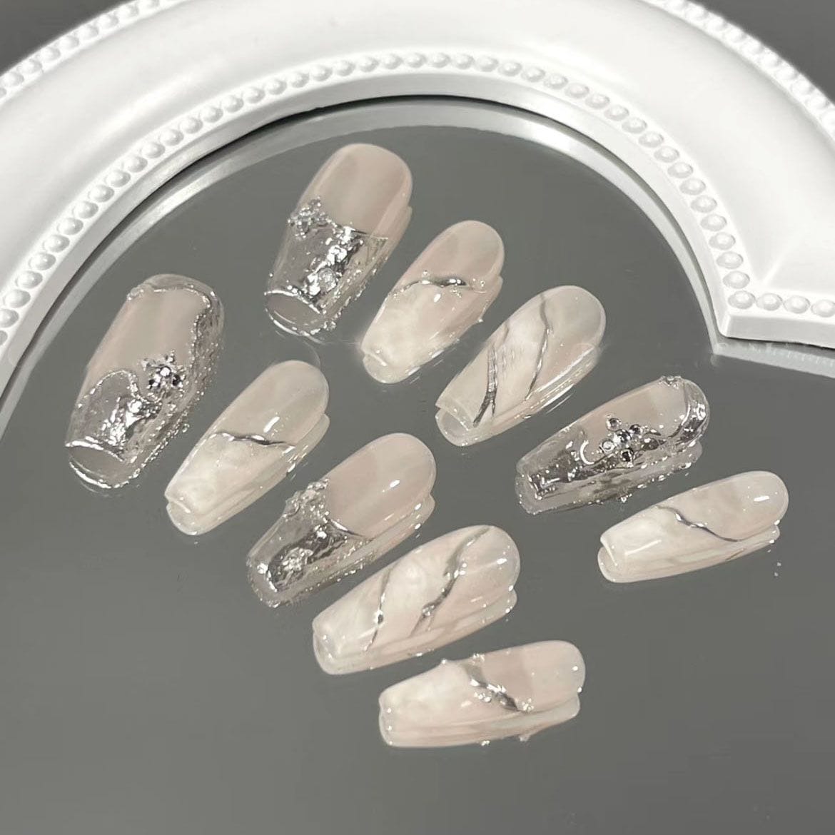 1つ買うと10つ無料ネイルチップ 韓国 り 人気 シンプル ギャル ネイルチップ 成人式