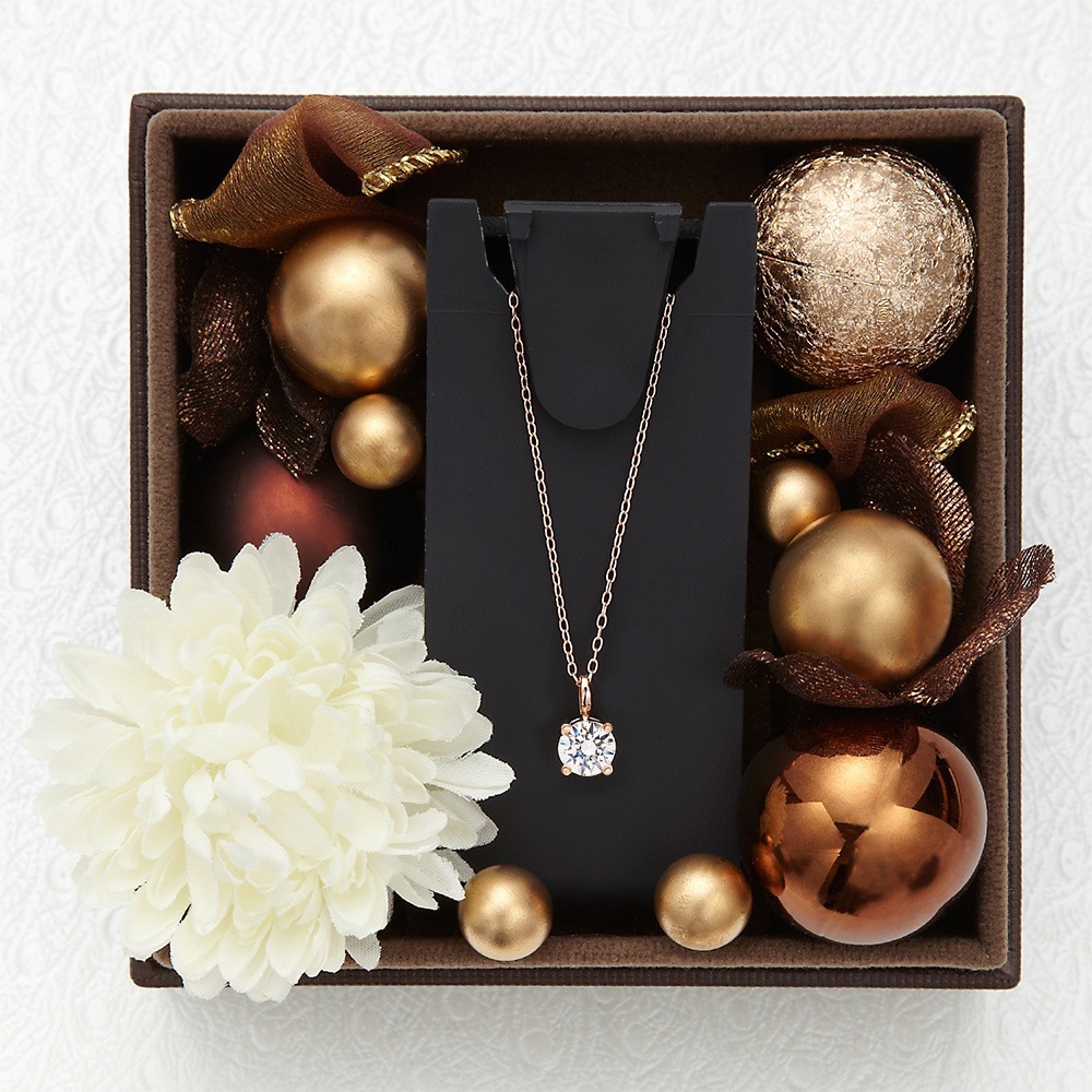 専用box付きレディースネックレス　4本爪ペンダント　6mmスーパーキュービックジルコニア キュービックジルコニア　シルバー925製チェーン　オリジナルジュエリーボックス　ニッケルフリー