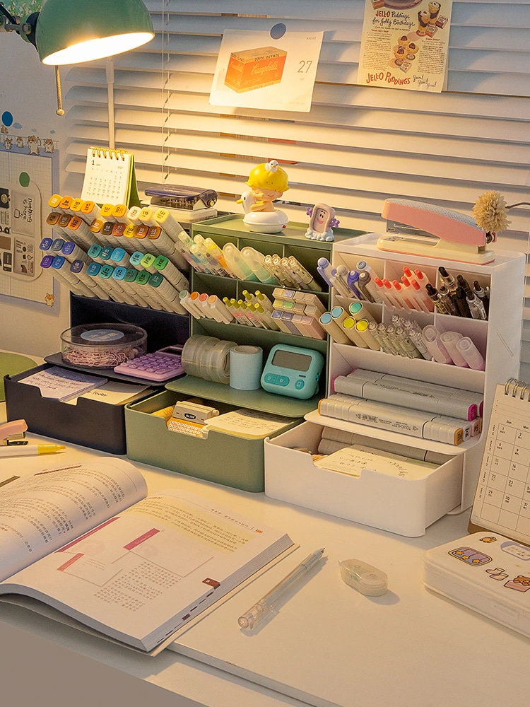 【超お得1つ買うと10個もらえる】急速出荷斜め型ペンホルダー 収納ボックス 学生 子供 男の子 女の子 オフィス 卓上 大容量 ペンバケツ 文房具 ペン立て