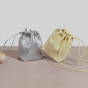 韓国ラムスキンミニ福袋バッグソフトレザープリーツ巾着ハンドバケットバッグシルバーレザークロスボディバッグ