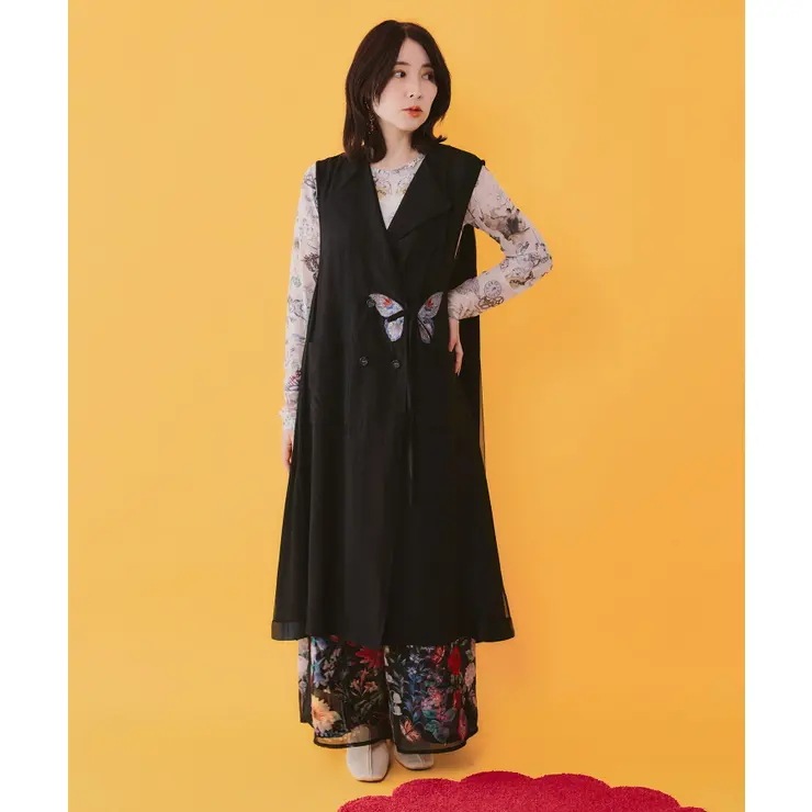 ワンポイント蝶刺繍ロング丈ジレ