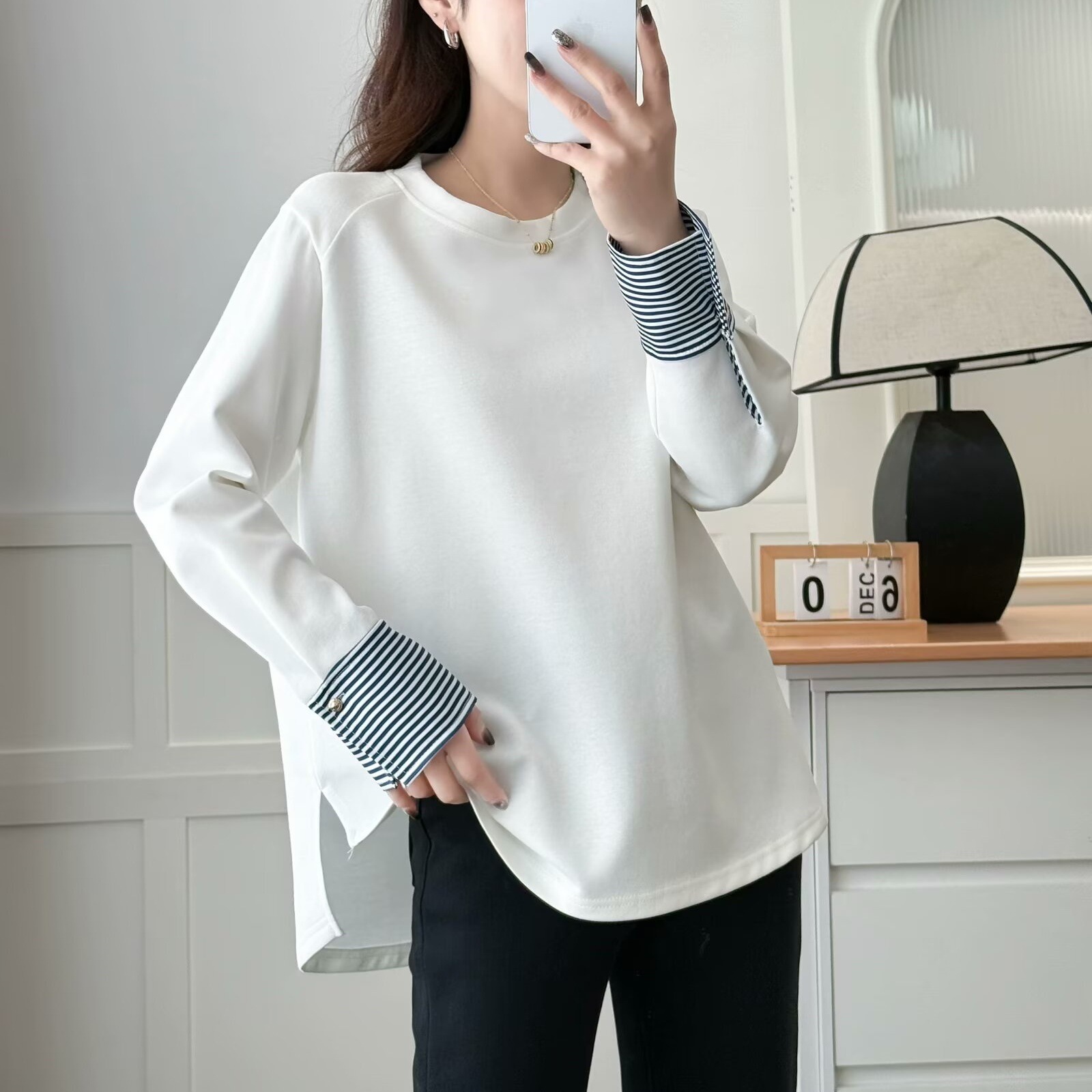 トップス ブラウス 長袖 ラウンドネック プルオーバー ミディアム丈 サイドスリット 袖コンシャス かわいい 大人可愛い きれいめ シンプル 上品 おしゃれ かっこいい カジュアル こなれ感 個性的