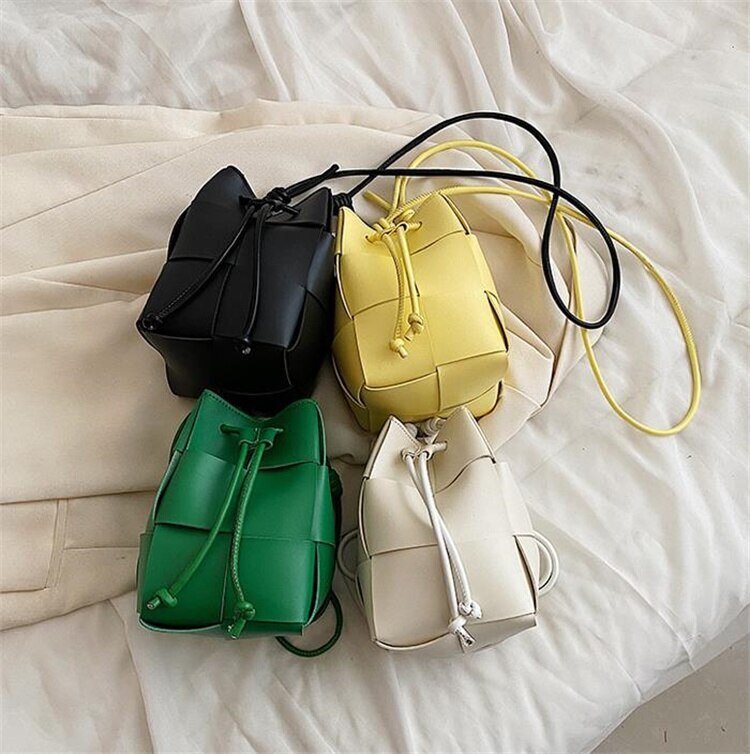 1つ買うと10個無料23新作トレンド 韓国ファッション 巾着 織り バケットバッグ ショルダーバッグ