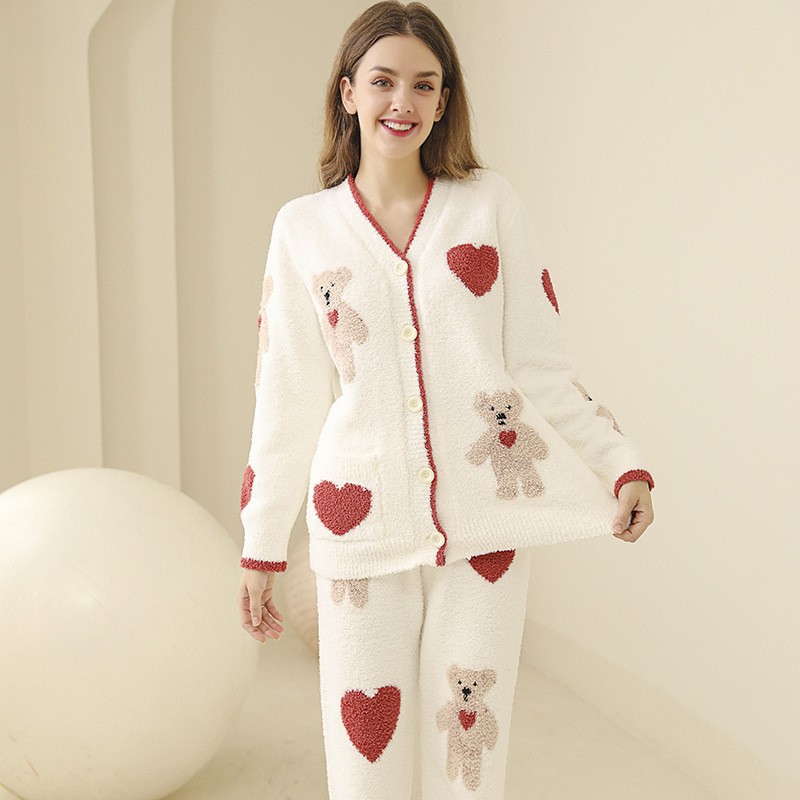 秋冬の女性用ソフト日本製ハーフベルベットパジャマ漫画ラブベアホーム服2点セットプラス暖かさを保つベルベット