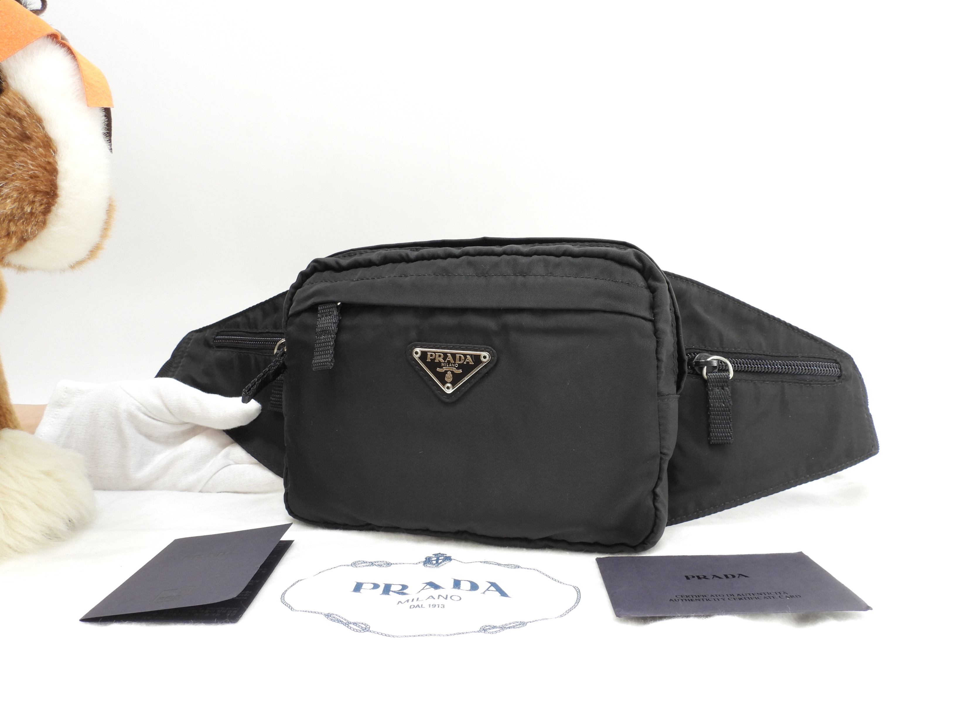 ボディバッグ小 ナイロン 黒 ウエストバッグ バムバッグ 美品@84