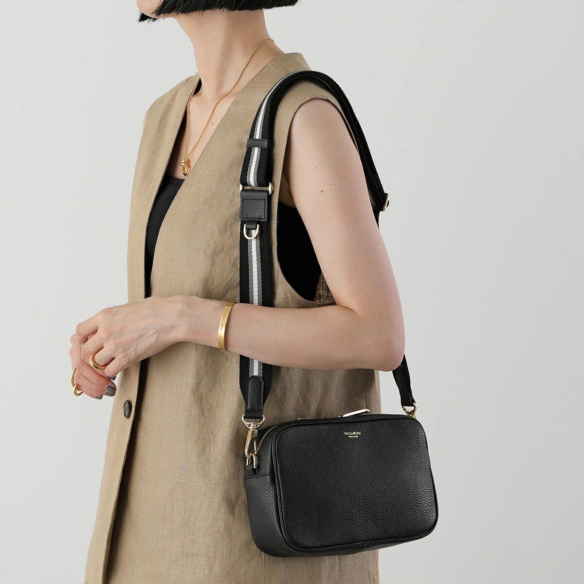 VIOLAdORO ヴィオラドーロ ショルダーバッグ ADRIA V-1483 レディース レザー ストライプテープ カメラバッグ クロスボディ 鞄 BLACK 【mega】