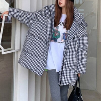 2色 アウター ジャケット レディース ミドル丈 長袖 ハイネック フード BIGシルエット ウエストマーク フード付き ファスナー ポケット 色展開 黒 ブラック 茶色 ブラウン サイズ S M L 6,003円