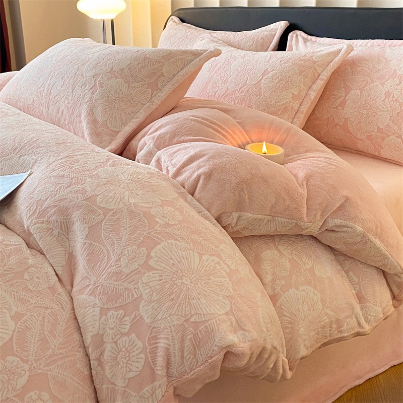 冬の彫刻ミルクフロマージュベッドの上の4つの厚手の加絨シーツの布団カバーサンゴフランジフロマージュベッドのベッド笠