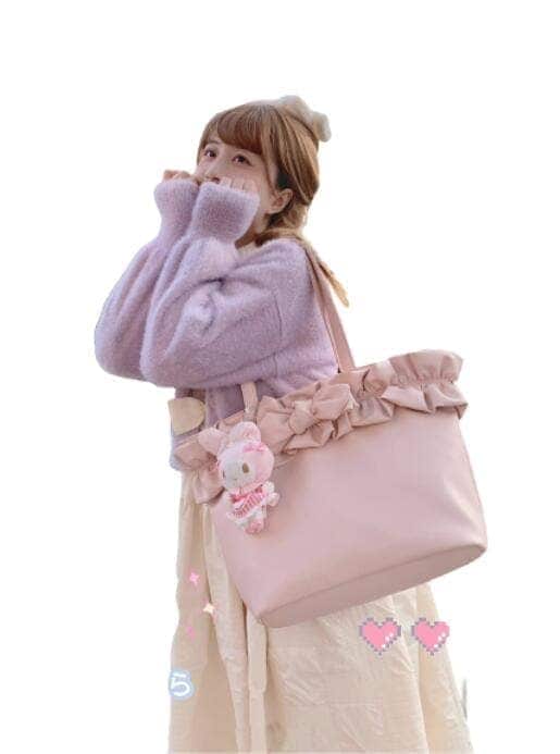 蝶々結がついたロリータ風トートバッグは 可愛らしくて大容量で通勤や学校 日常使いにぴったりです JK制服にも合わせやすく おしゃれ度がアップしますよ2点購入で200円割引