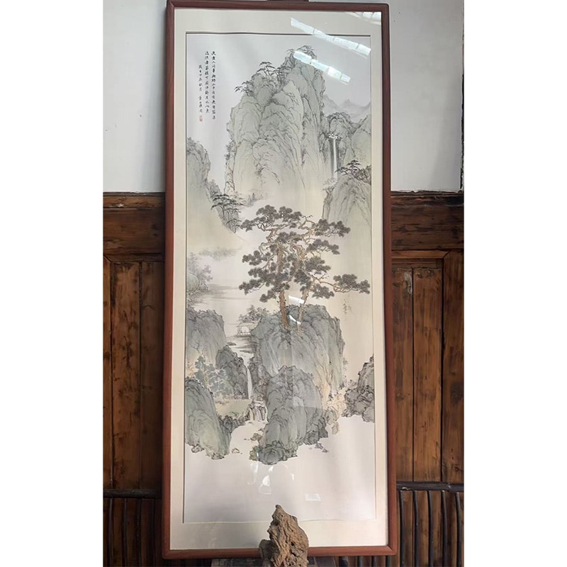緑の山々と澄んだ水は額装済みです高さ：180cm幅：97cm中国の伝統的な水墨画です