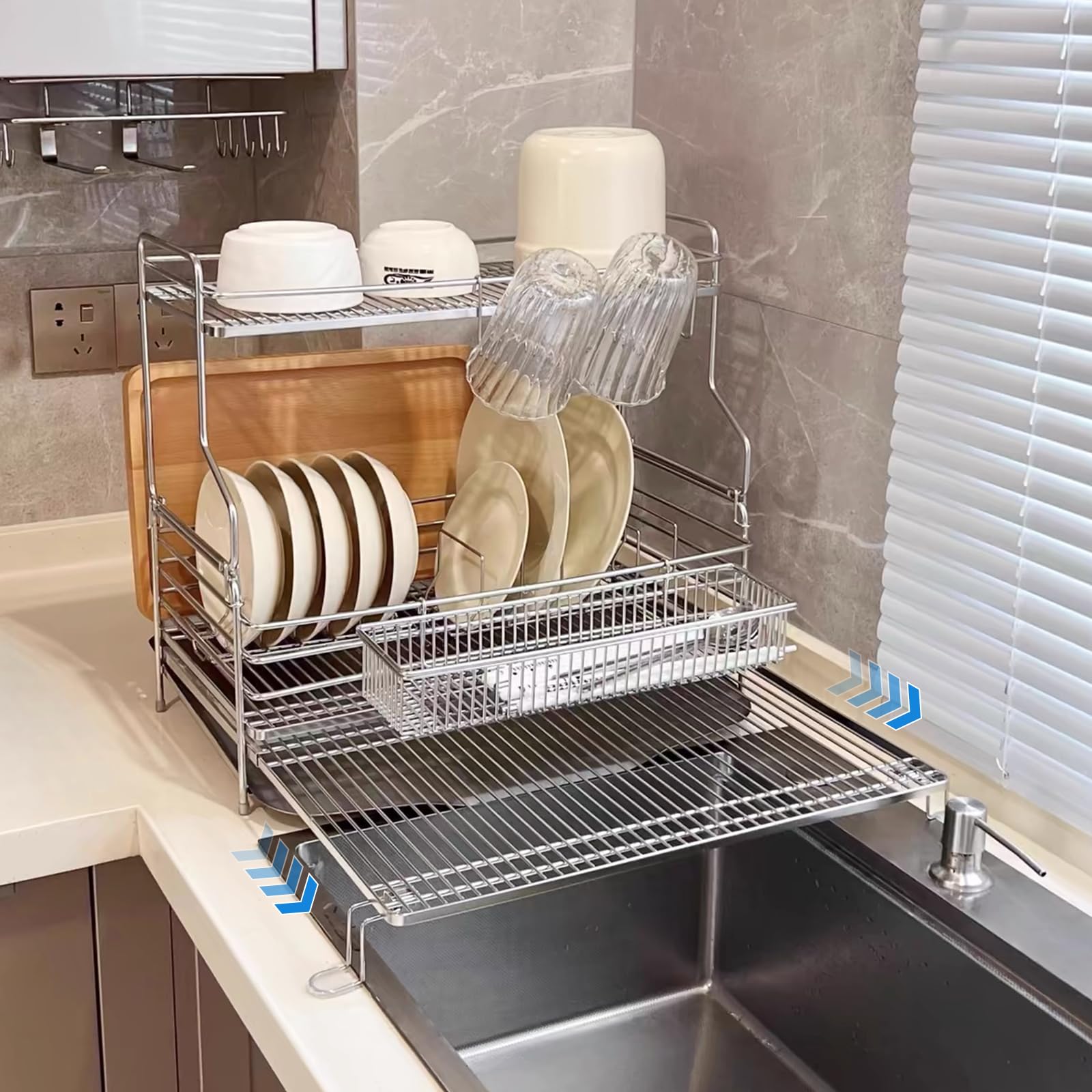 伸縮可能な多機能ステンレスラック - 収納容量大・304食品衛生級・グラス/まな板/食器置き対応・水受け付き・56.5cm（家庭用キッチン収納に最適）