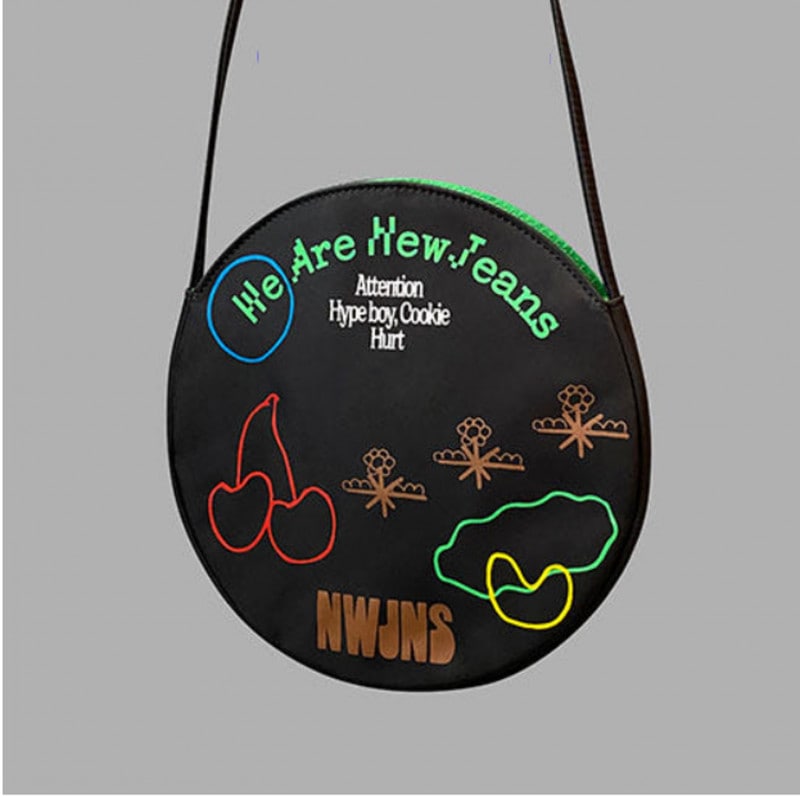 【未開封新品】ニュージンズアルバム限定盤BAG New Jeans 1集epデビューアテンション下入ボーイ限定版ブラック（NG001）