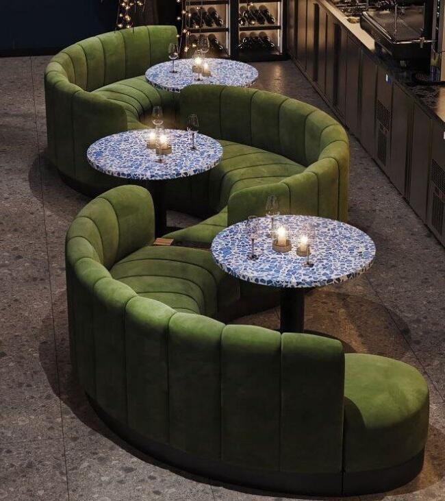 モダンなグリーン湾曲したブースの座席セットレストラン & ホテル家具学校用ベルベット宴会用ソファ & 椅子 モダンカフェテリアコーヒーショップ