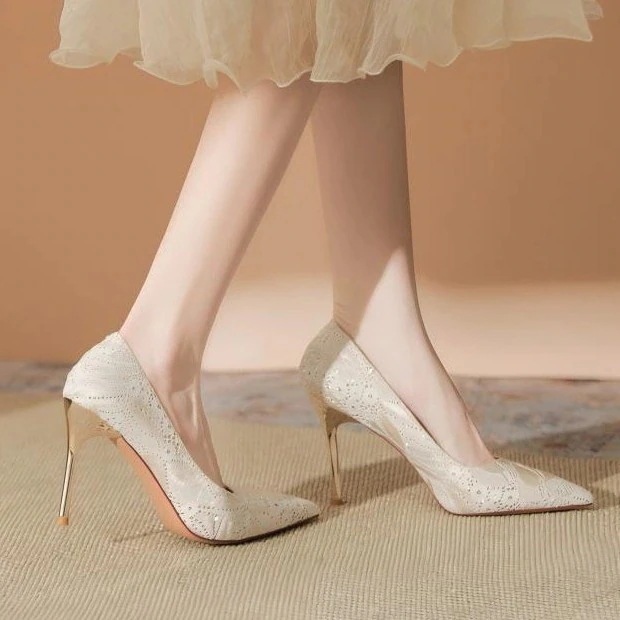 5 パンプス レディース ポインテッドトゥ 歩きやすい7.5cmピンヒール 痛くない 走れる 白 オフィスシューズ スリッポン 疲れない 韓国ファッション パンプス準備したいレイング