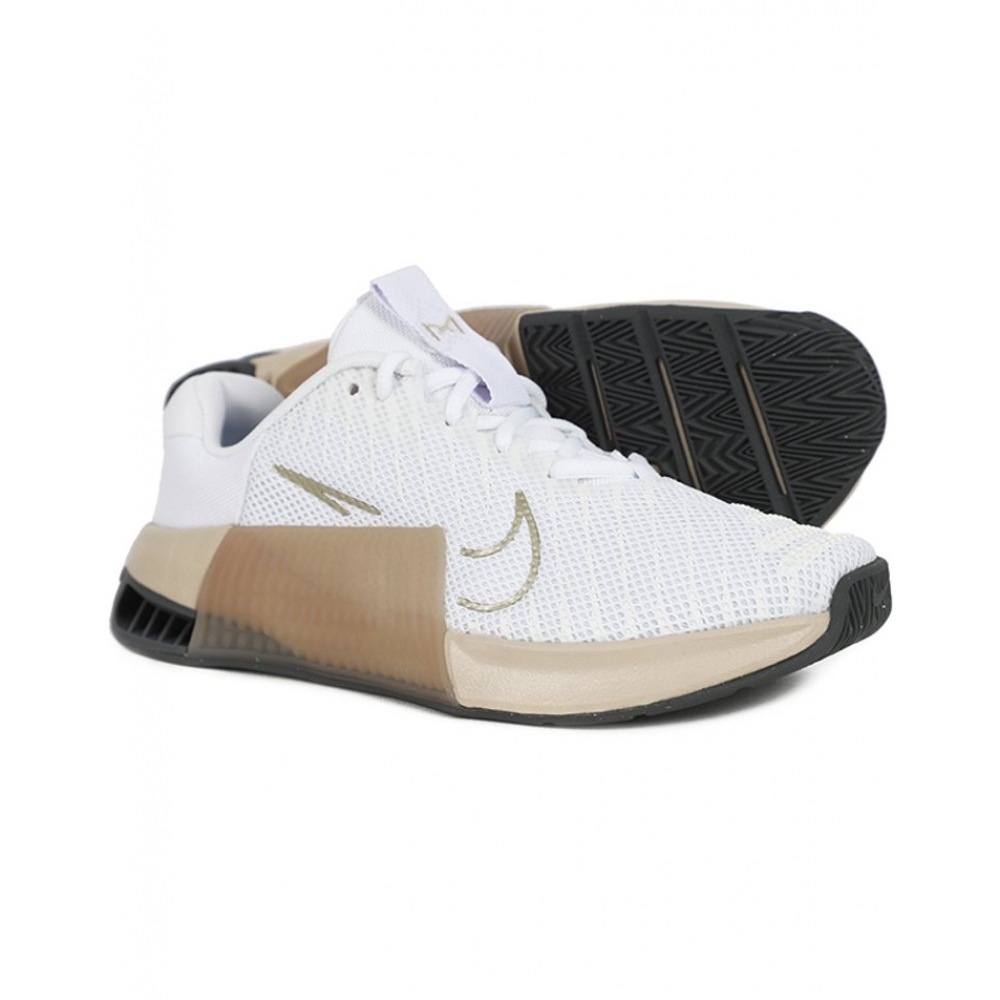 ナイキ W スニーカーメトロコン 9