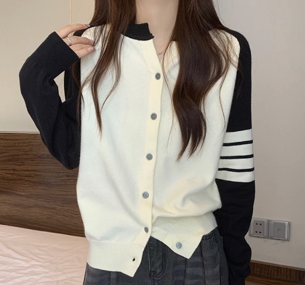 トップス レディース ニット セーター カーディガン 春服 秋服 2色 長袖 クルーネック 丸首 切り替えデザイン 前開き インスタ映え SNS 映え 写真 映え 若見え ボーダー 色展開 グレー ホ