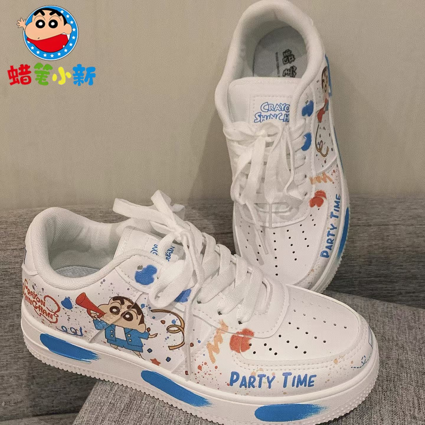 クレヨンしんちゃんの男性靴ドーパミン春秋のファッションキャンパス風カジュアルな落書き板靴