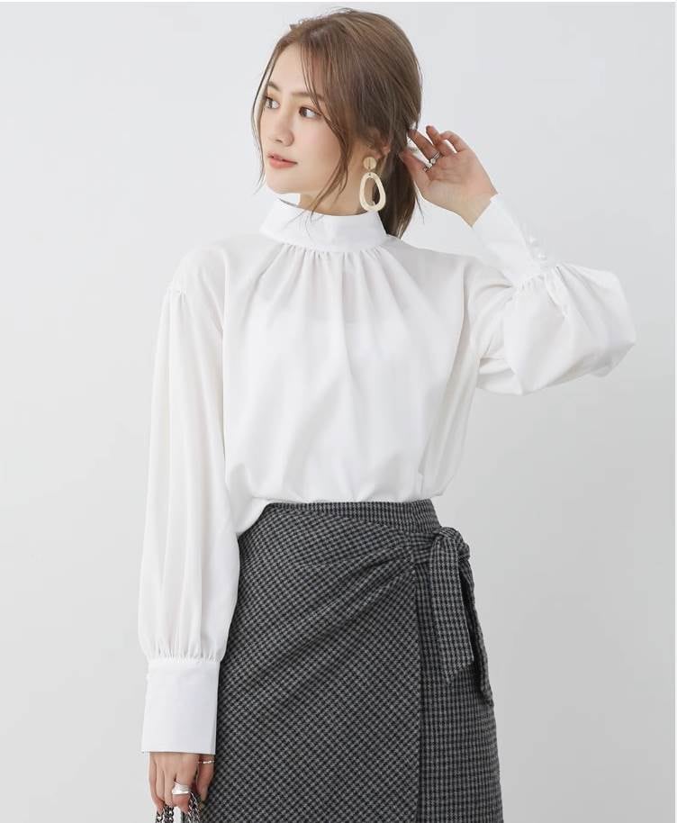 トップス シャツ ブラウス 袖あり 長袖 タートルネック 襟付き スタンドカラー シフォン バックシャン バックコンシャス ボタンあり かわいい 大人可愛い きれいめ シンプル 大人 上品 おしゃれ 5,481円
