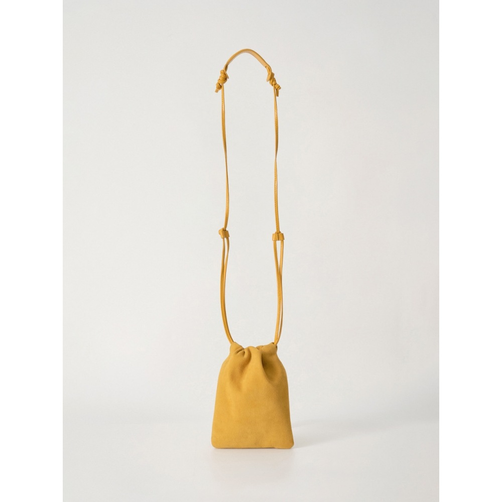 何も書かれていないファトゥショルダーミニバッグ (マスタードスエード)
