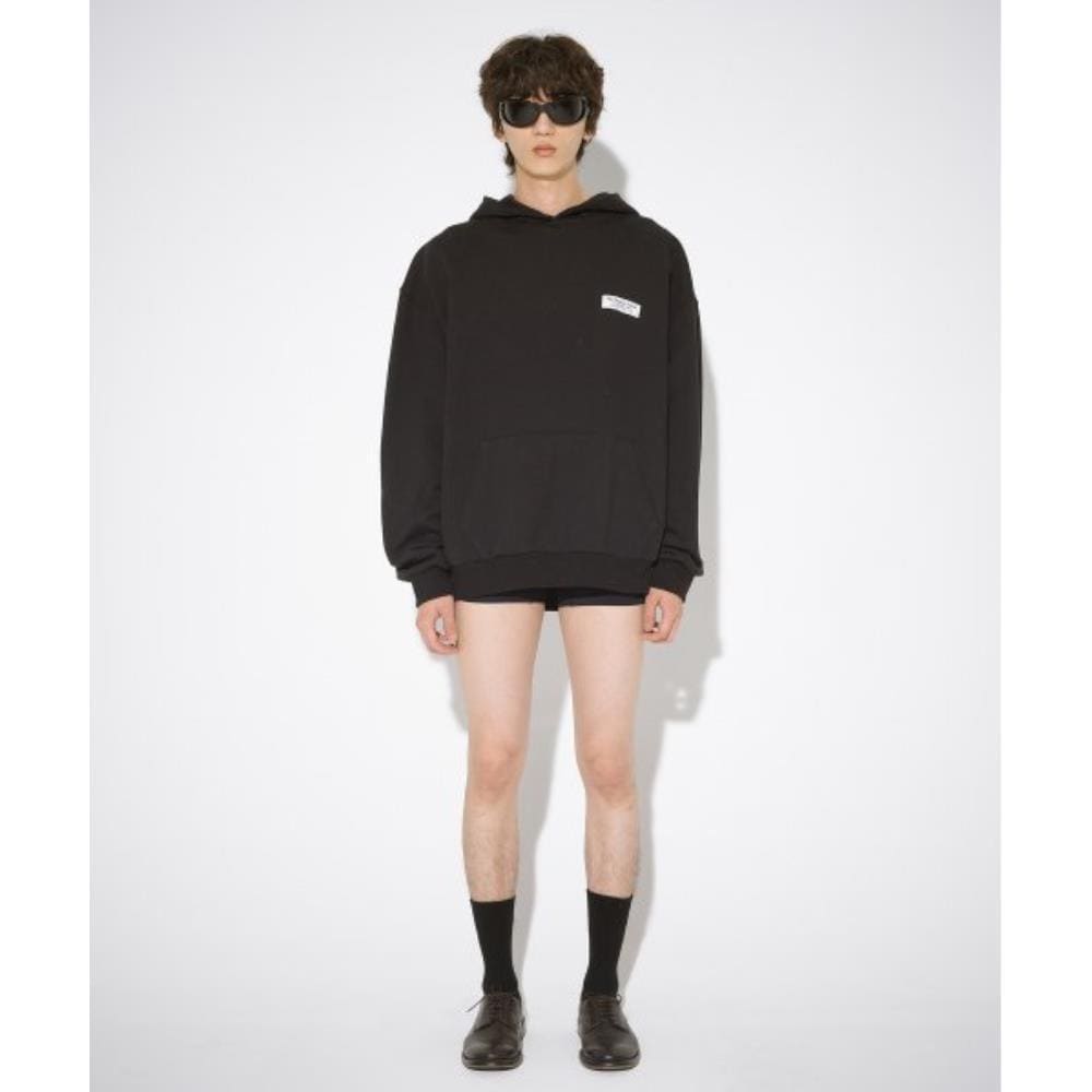THE MUSEUM VISITOR SILVER CUBIC STUD LOGO HOODY BLACK 12