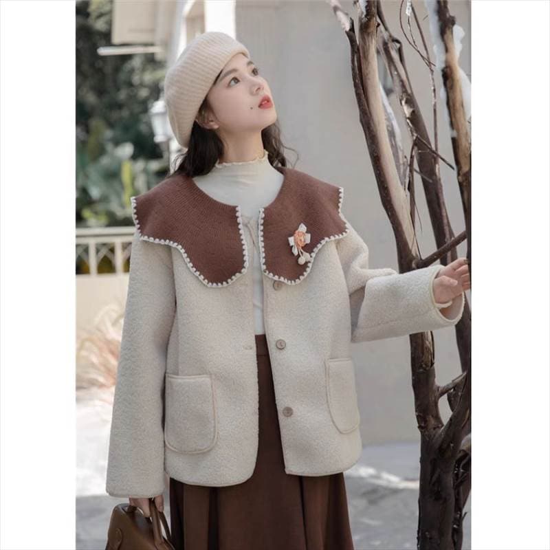 アウター レディース ボアジャケット 襟付き ボタン ポケット ビッグカラー 長袖 バイカラー ブローチ ステッチ ふわもこ 大人可愛い カジュアル おしゃれ お洒落 レトロ キュート ラブリー ガー