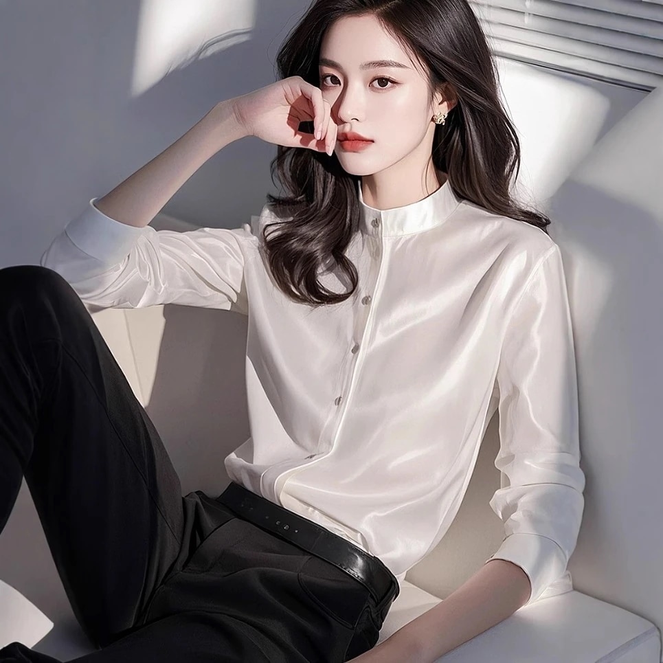 今年一番人気のホワイトスタンドカラーサテン長袖シャツ2025年早春のハイエンド婦人服重ね着やプロユースにも