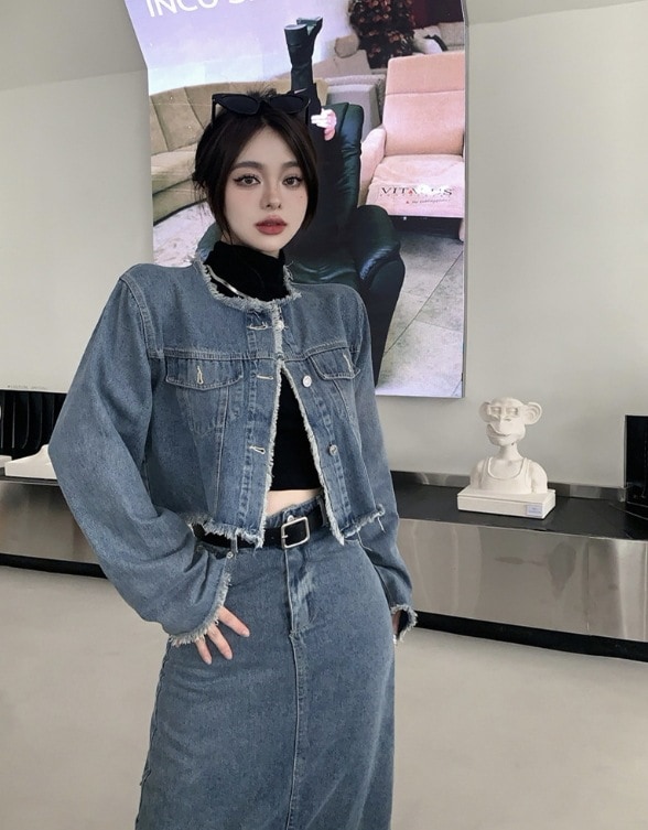 トップス ジャケット 上着 ショート丈 袖あり 長袖 襟なし 丸襟 ポケット 前開き デニム ブルーデニム かわいい 大人可愛い きれいめ シンプル カジュアル 大人 上品 おしゃれ お洒落