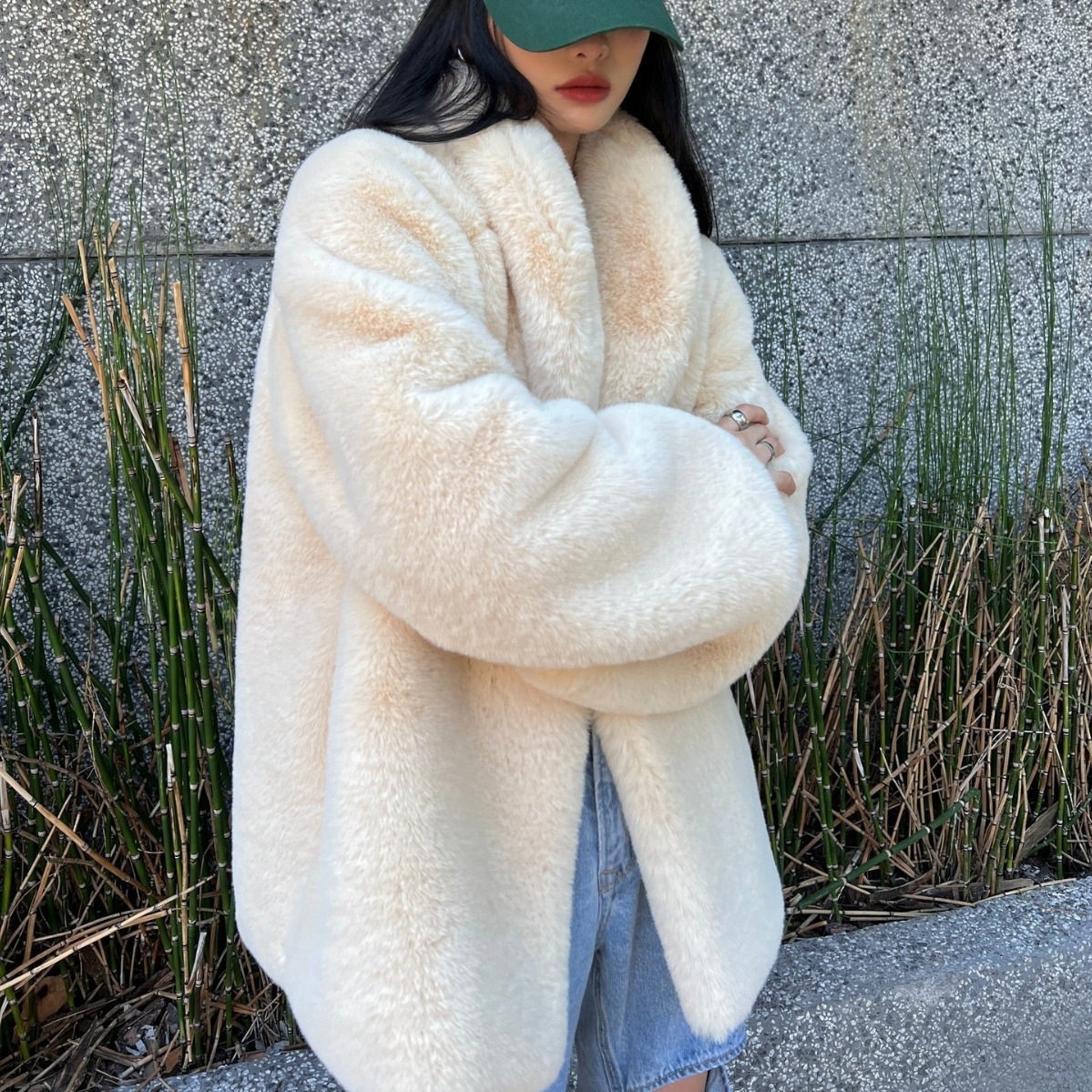 秋冬の厚みのある女性用ウサギの毛皮のコートミンクの毛皮のゆったりとしたミッドレングスの毛皮暖かくて環境に優しい