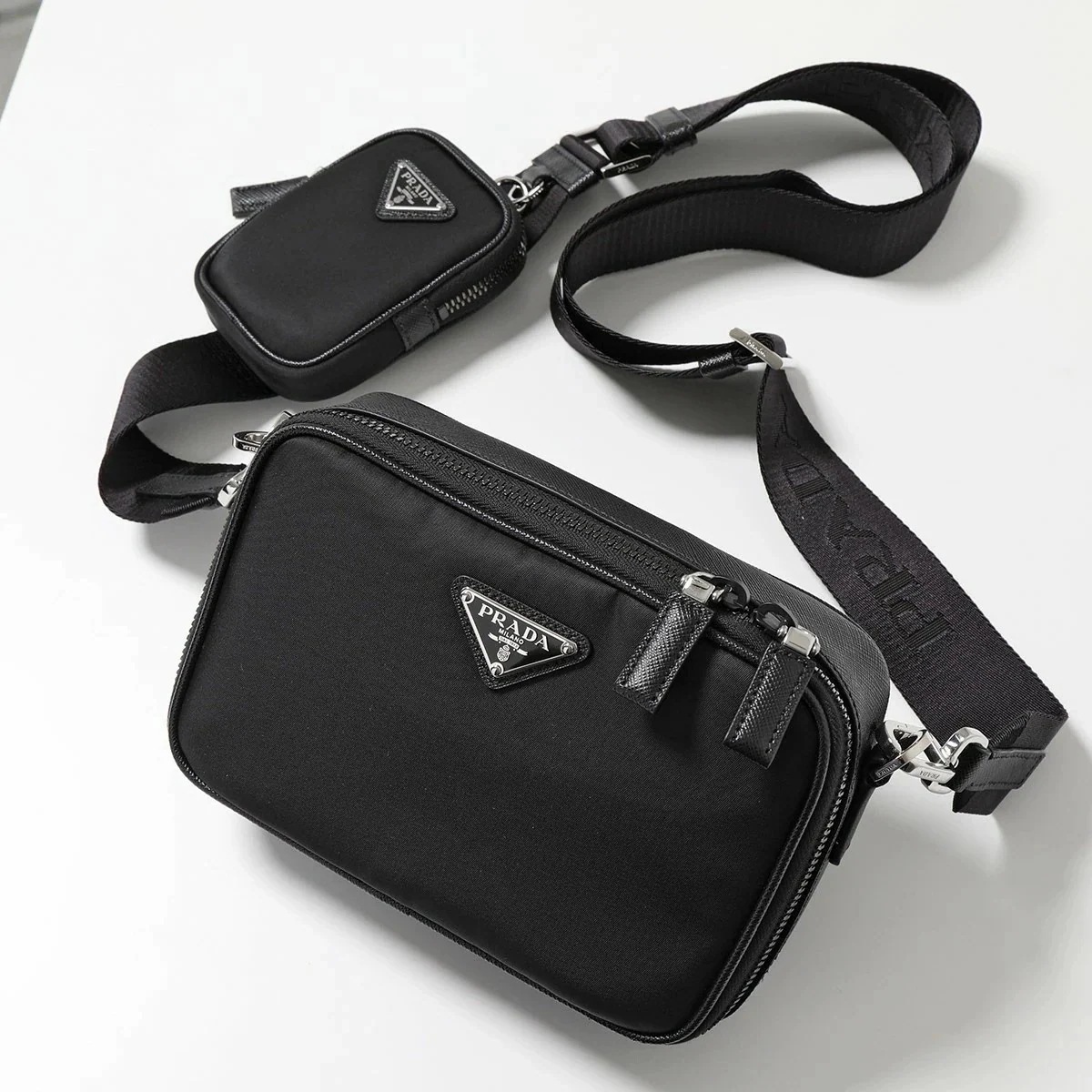 PRADA プラダ ショルダーバッグ ブリック 2VH070 2DMH メンズ クロスボディバッグ Re-Nylon サフィアーノレザー ロゴ 鞄 F0002/NERO