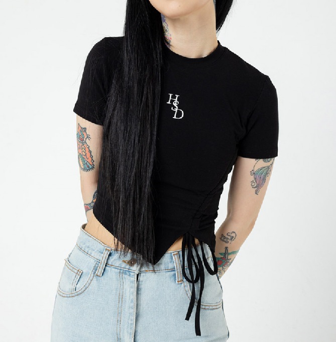 [韓国の人気商品 highschooldisco]HSD SYMBOL RIBBON POINT CROP TOP BLACK