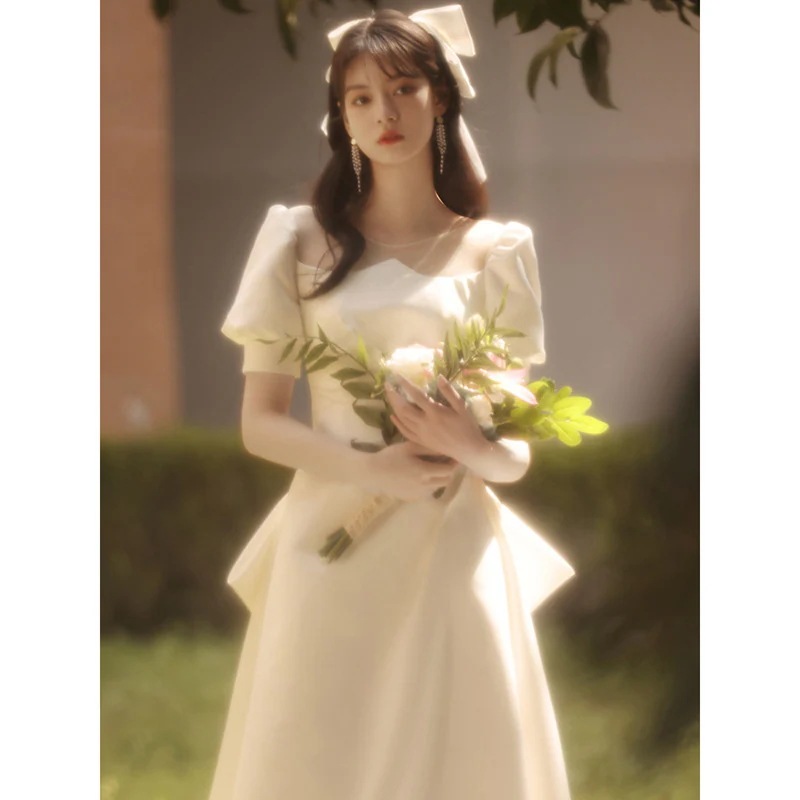 フレンチ 軽ウェディング 2026 気品 シンプル サテン トレーン 結婚 お色直し 写真撮影 ウェディング フォーマルドレス