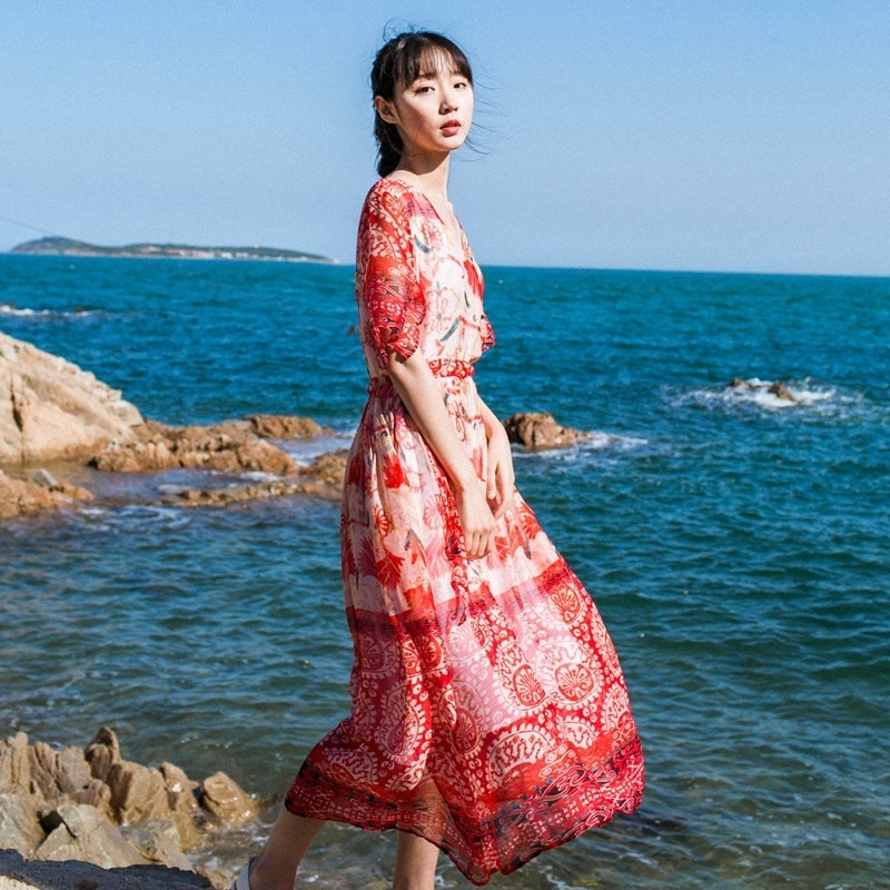 1205．花柄Vネックシフォンワンピース（レッド） 100,000円