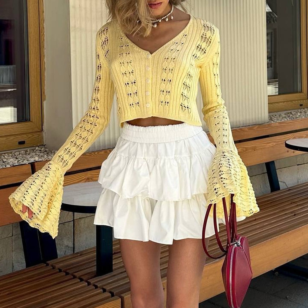 レディース トップス ニット セーター カーディガン 羽織 前開き ショート クロップド丈 長袖 フレアスリーブ ベルスリーブ Vネック スリム 細身 フェミニン 透け感 ボタン かぎ編み 透かし編み