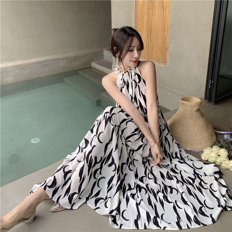 ティアード ワンピース ワンピドレス ロング丈 袖なし ノースリーブ ホルターネック Aライン ポリエステル 上品 おしゃれ お洒落 エスニック 大人可愛い 大人女子 主役級 存在感 ボタニカル 夏