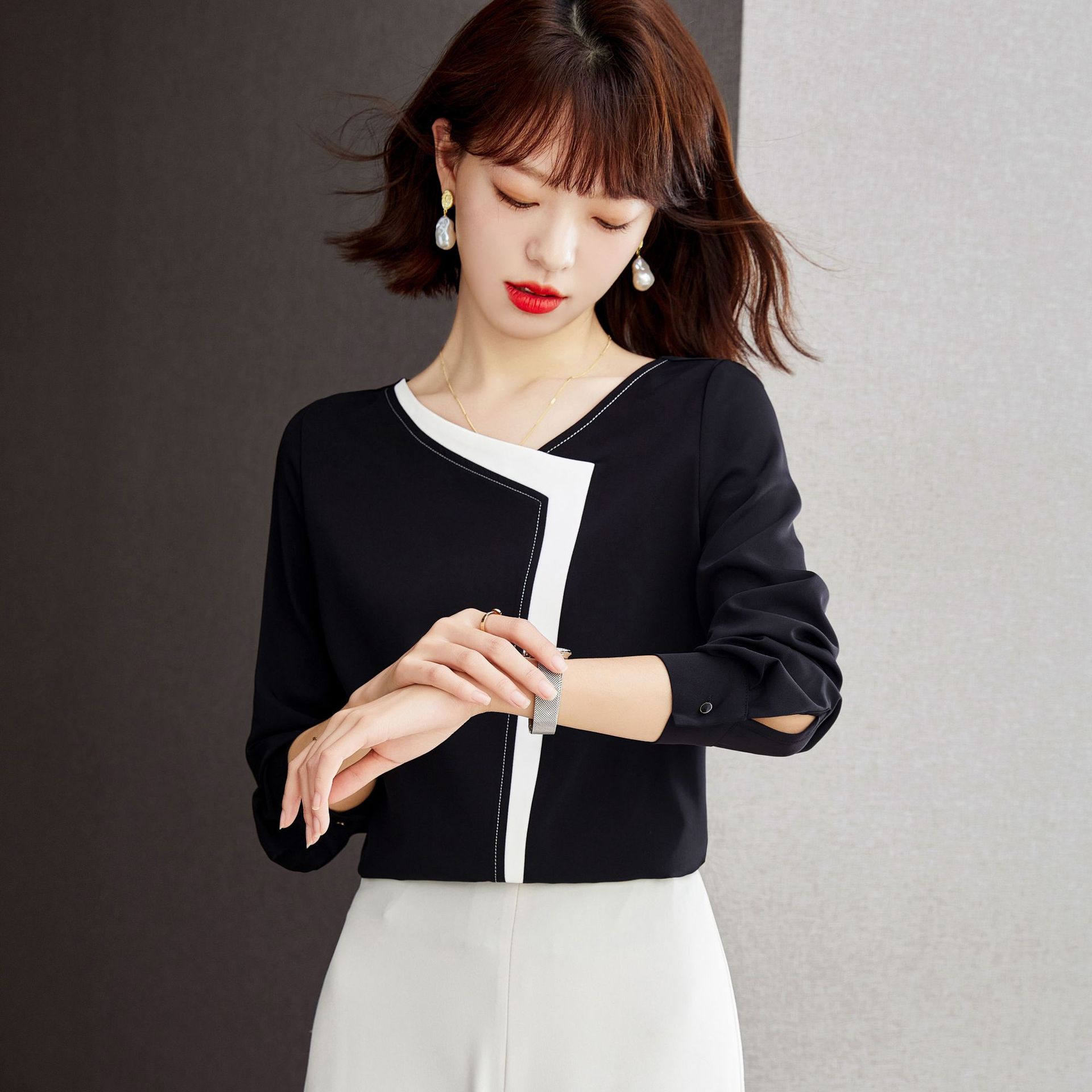 2024人気新作春服レディース長袖サテンブラウス韓国ファッション職業通勤シフォンシャツ涼しさを感じるシフォントップス