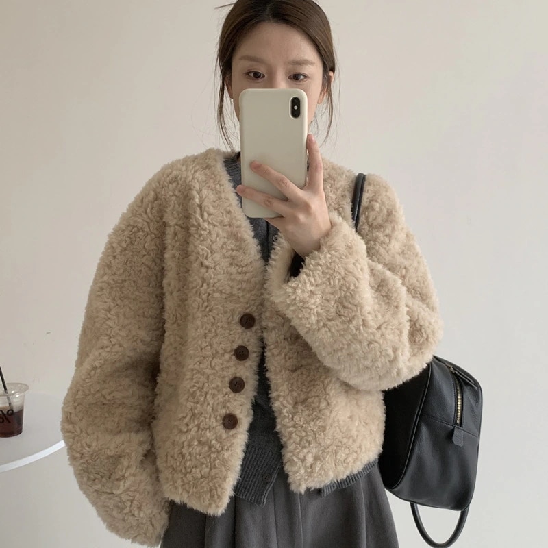 韓国風 ファーコート ラムシープスキン 2026年冬新作 女性用Vネックショート丈 100%子羊毛 毛皮一体