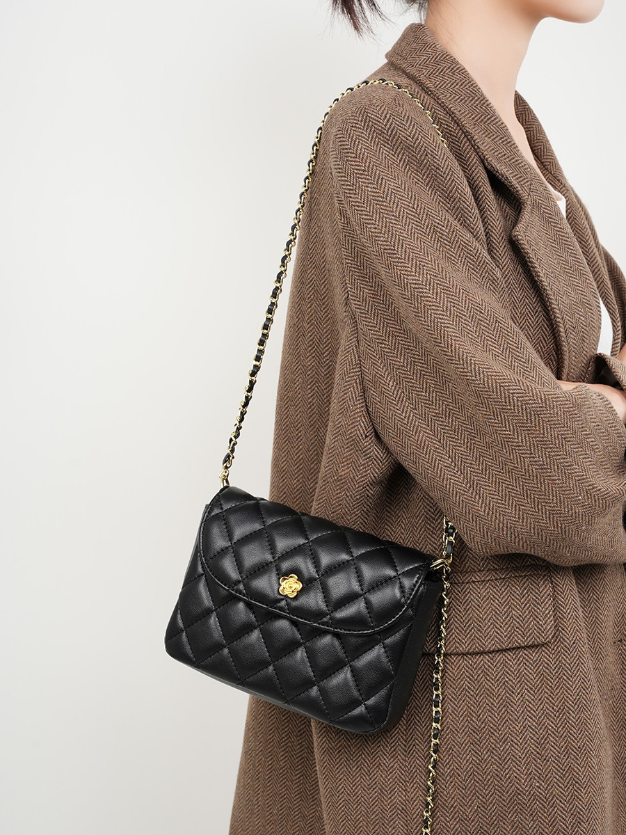 ショルダーバッグ トートバッグ ボディバッグ 本革 3WAY 軽量設計 コーディネート カジュアル 対応【通勤・旅行・日常】