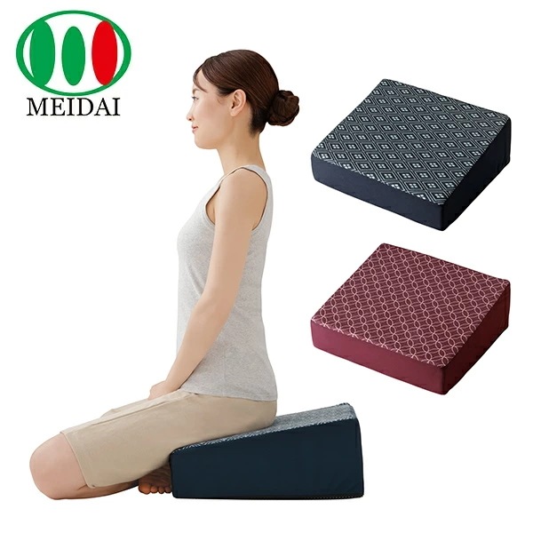 腰にやさしい床坐クッション