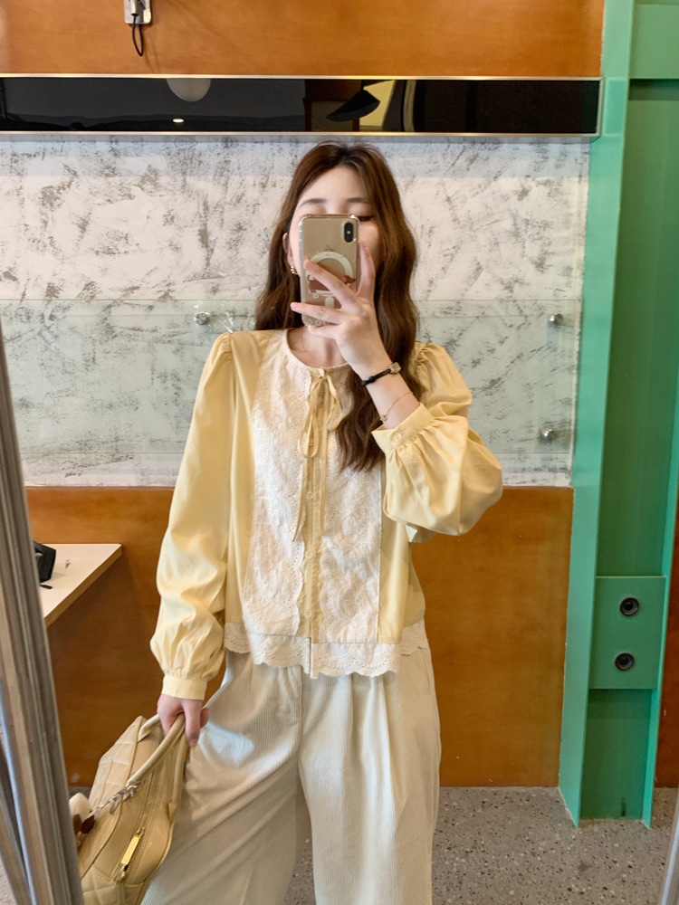 法式灯笼袖花边拼接衬衫奶黄色显瘦上衣 4,878円