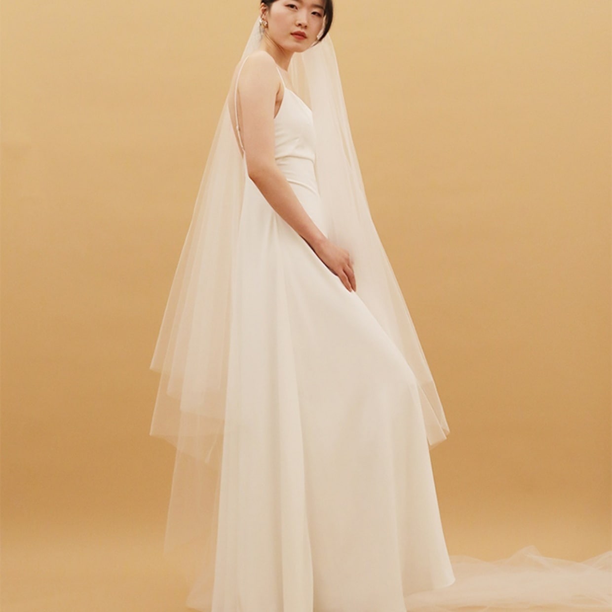 ドレス 衣装 ウエディングドレス 披露宴ドレス ロングドレス ワンピースドレス ロング丈 キャミソールワンピース 胸元 バックシャン 背中開き ステージドレス 発表会 セミフレア かわいい