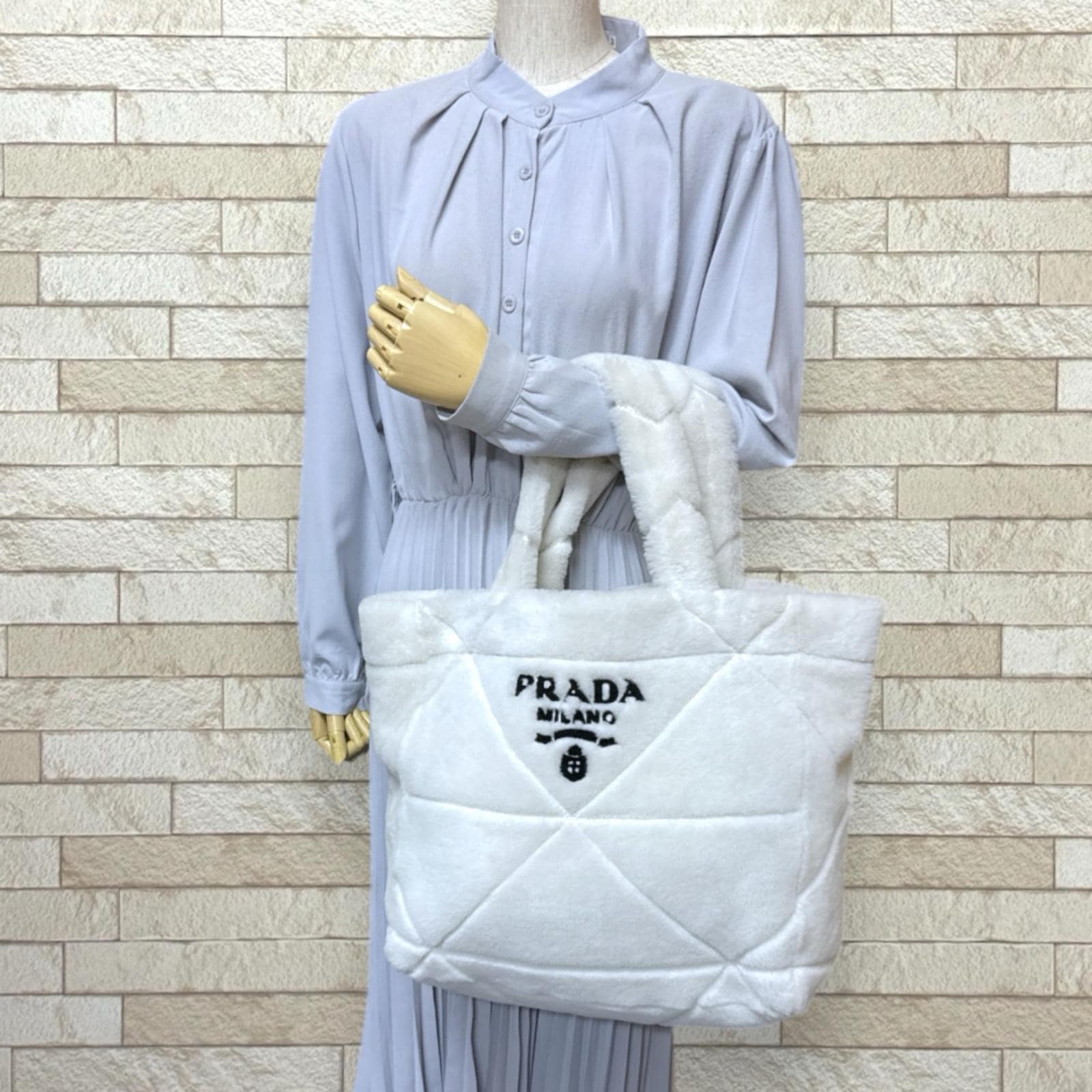 プラダ キルト シアリング トートバッグ トートバッグ ムートン 1BG427 ホワイト PRADA 中古 美品