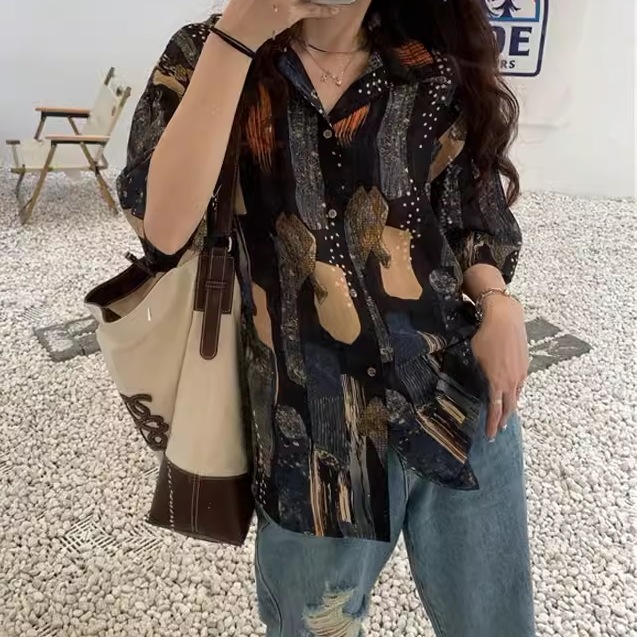 トップス シャツ 5分袖 襟付き 前開き ボタン ミディアム丈 可愛い かわいい 大人可愛い きれいめ シンプル 上品 おしゃれ かっこいい カジュアル こなれ感 個性的 主役級 存在感 レトロ