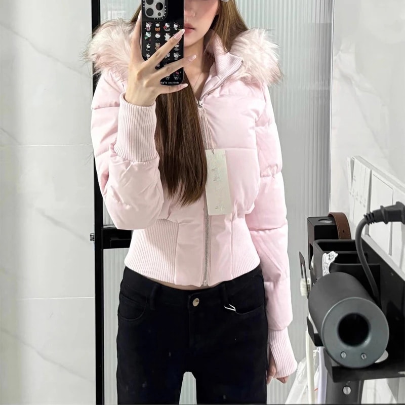 セレブスタイルのピンクのスリムフィットショートダウンジャケット大きなファーカラーレディース2025冬用フード付きコートショート丈で厚手のトップス