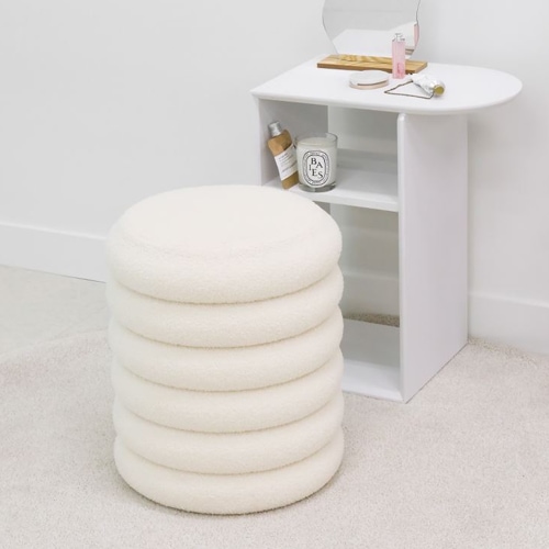 北欧風 おしゃれな収納椅子 コンパクトで一人暮らしの学生とインテリアチェアとして遜色のない収納が可能なスツール