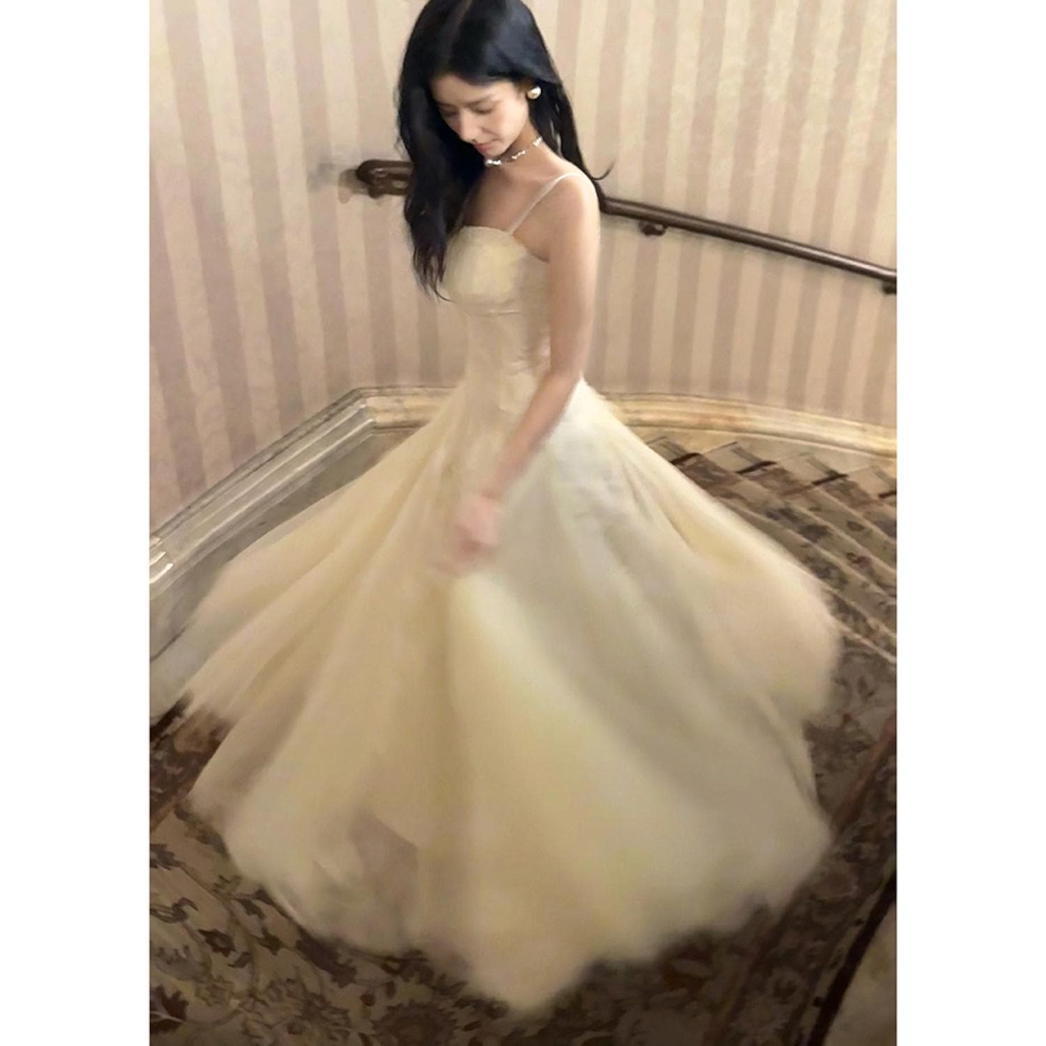 3D バタフライ レース ドレスフランス製の頑丈な高級メッシュのエレガントな宴会用ボールガウン