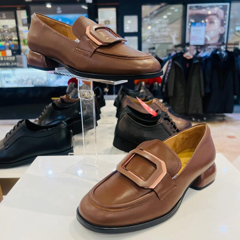 by 女性ローファー 112339012-1